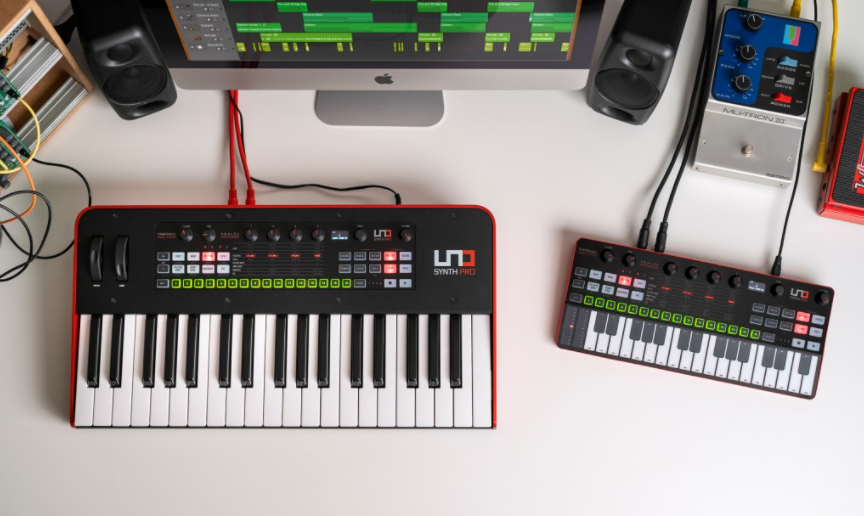 IK MULTIMEDIA UNO Synth Pro Desktop